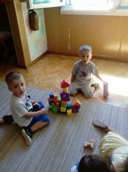 Игра коцкама у вртићу 